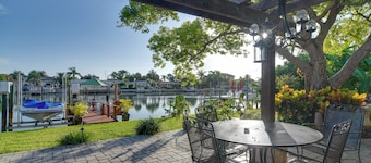 Hot Tub & Boat Dock: St Pete Beach Paradise