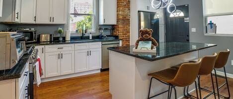 Fridge, microwave, stovetop, dishwasher