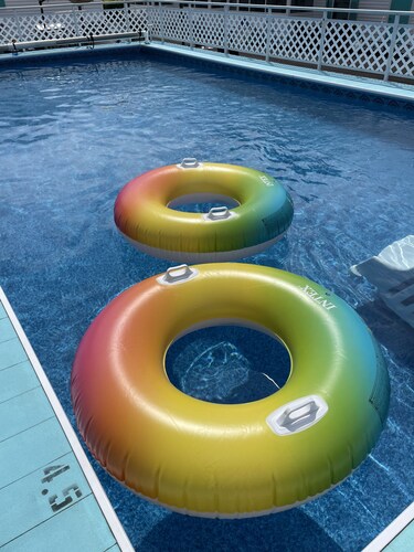 Seashell Cottages/JK Rentals - Cottage 4, 2 full beds, 1 twin