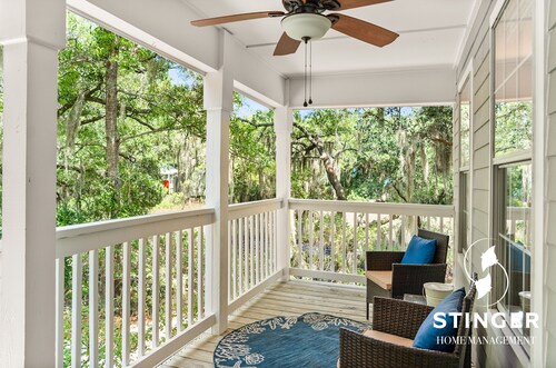 Secluded Retreat - 10 mins to Parris Island + Walk to Coffee Shops & Restaurants
