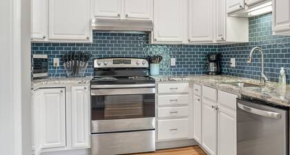 Perfect Retreat - 10 mins to Parris Island + Walk to Coffee Shops & Restaurants