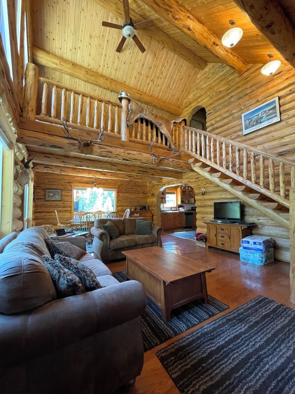 Una televisión, un reproductor de DVD