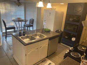 Private kitchen - Relax with the family  near  Elvis attractions and near Downtown Memphis (Memphis)