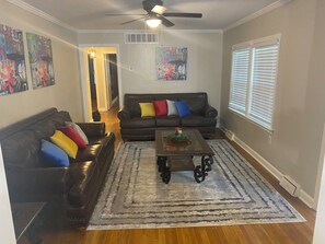 Living area - Relax with the family  near  Elvis attractions and near Downtown Memphis (Memphis)
