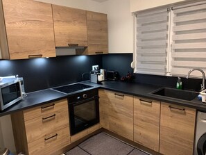 冰箱、微波炉、烤箱、炉灶