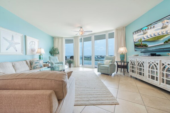 Smart TV, table tennis