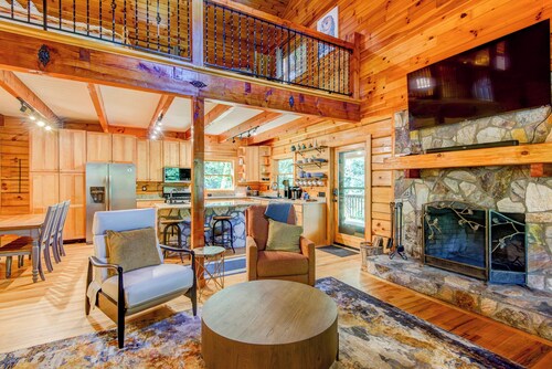 Rhododendron Rendezvous - Incredible home in Blowing Rock with fire pit, hot tub, total privacy!