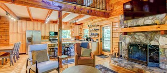 Rhododendron Rendezvous - Incredible home in Blowing Rock with fire pit, hot tub, total privacy!