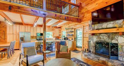 Rhododendron Rendezvous - Incredible home in Blowing Rock with fire pit, hot tub, total privacy!