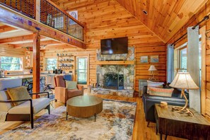 TV, fireplace - Rhododendron Rendezvous - Incredible home in Blowing Rock with fire pit, hot tub, total privacy! (Blowing Rock)