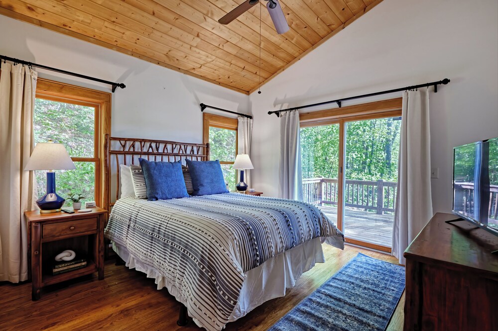 New Rental Enjoy Lake Glenville & Mountain Views from Hilltop Haven