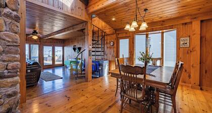 Charming Cottage on the Bay and Golf Course with private patio and boat dock.