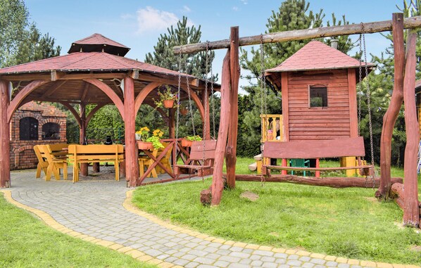 Outdoor dining - Beautiful home in Lebieniec with WiFi (Lebieniec)