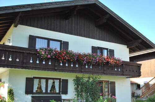 Ferienwohnung Resch, 53 qm mit Balkon und Einem Separaten Schlafzimmer