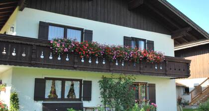 Ferienwohnung Resch, 53 qm mit Balkon und Einem Separaten Schlafzimmer
