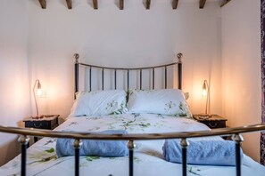 2 chambres, fer et planche Ă repasser, Wi-Fi gratuit, draps fournis