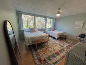 2 bedrooms, iron/ironing board, travel cot, free WiFi - Family Friendly Condo minutes to beach w/ large pool and private outdoor space. (Gulf Breeze)