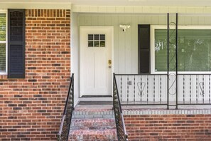 Exterior detail - no longer available (New Market)