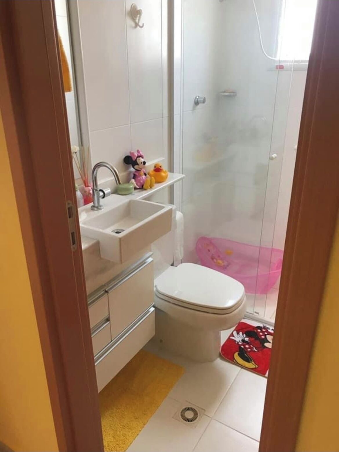 Banheira de hidromassagem, secador de cabelo, toalhas de banho, sabonete