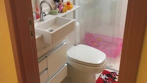 Jetted bath, hair dryer, towels, soap - Cozy apartment in a great neighborhood of Santos (Campo Grande Santos)