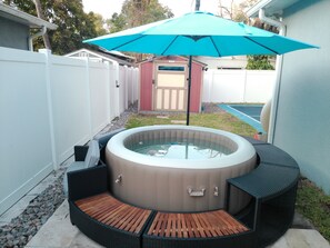 Outdoor spa tub