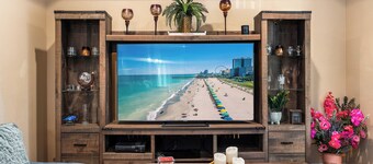 Tampa Getaway, with Pickleball court, Hot Tub near Ybor, Downtown & Channel side