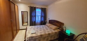 2 chambres, fer et planche à repasser, Wi-Fi, draps fournis