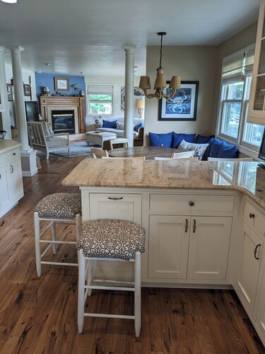 Green Bay Home, 6 minutes from Lambeau Field 