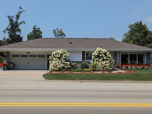 Green Bay Home, 6 minutes from Lambeau Field