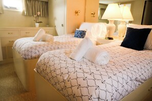 4 bedrooms, bed sheets