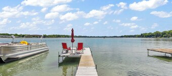 Waterfront lake cottage on gorgeous Clark Lake in Jackson! 4 bedrooms, sleeps 10