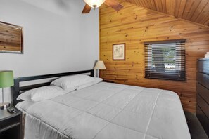 4 bedrooms, desk, iron/ironing board, WiFi