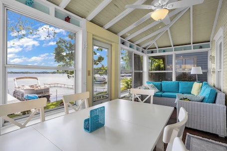 Smart TV. Waterfront lake cottage on gorgeous Clark Lake in Jackson! 4 bedrooms, sleeps 10