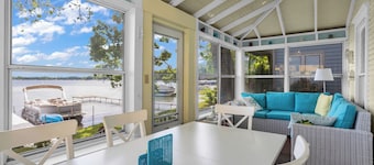 Waterfront lake cottage on gorgeous Clark Lake in Jackson! 4 bedrooms, sleeps 10