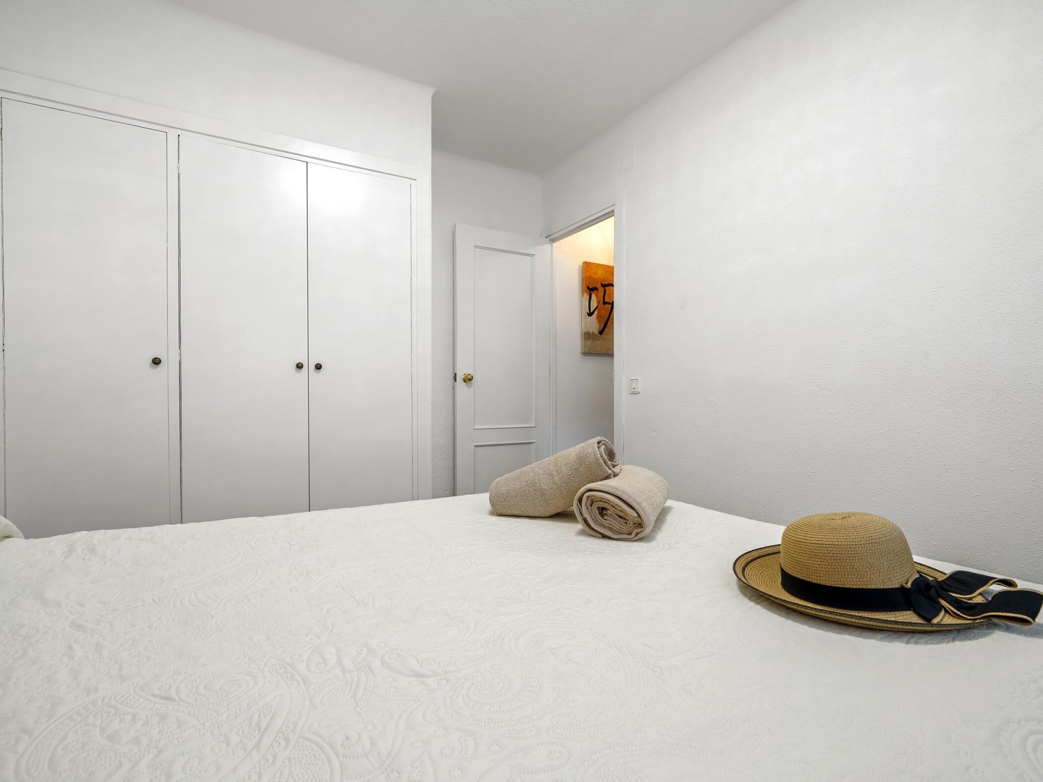 2 slaapkamers, een strijkplank/strijkijzer, wifi, beddengoed