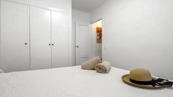 2 slaapkamers, een strijkplank/strijkijzer, wifi, beddengoed