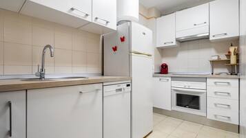 Réfrigérateur, micro-ondes, four, lave-vaisselle