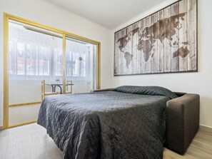 2 عدّة غرف نوم ومكواة/لوح كي وواي فاي وملاءات أسرّة