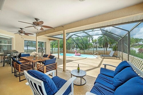 Lux Naples! Heated Pool ~ Fenced Yard ~ Near Beach