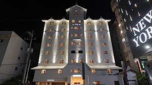 A multi-story hotel with a modern design, featuring a prominent 'NEW YORK' sign on the side. - ANNK HOTEL CHEONAN SEONGJEONG (Cheonan)