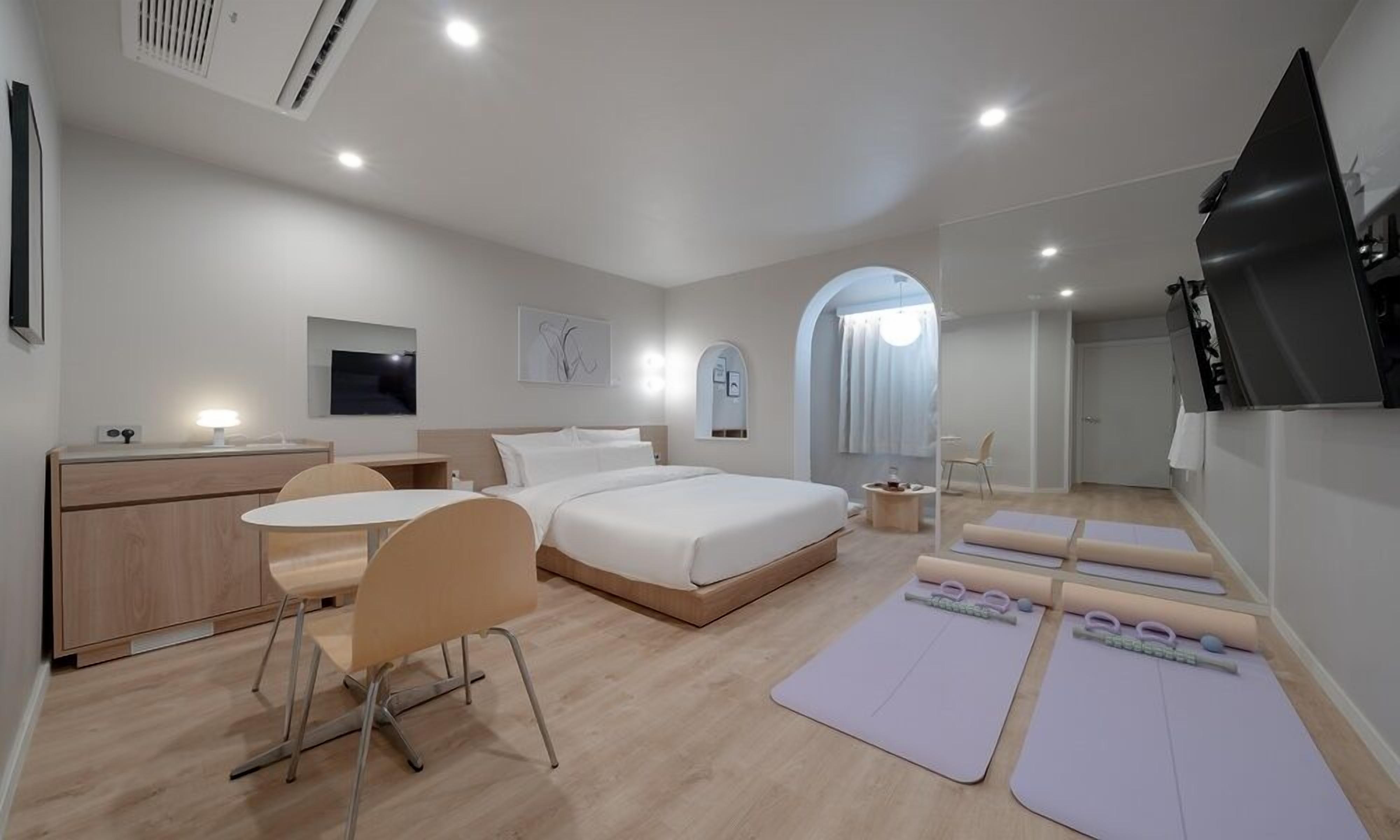 Double Room (Private Bathroom) | Individually decorated, individually furnished, free WiFi, bed sheets