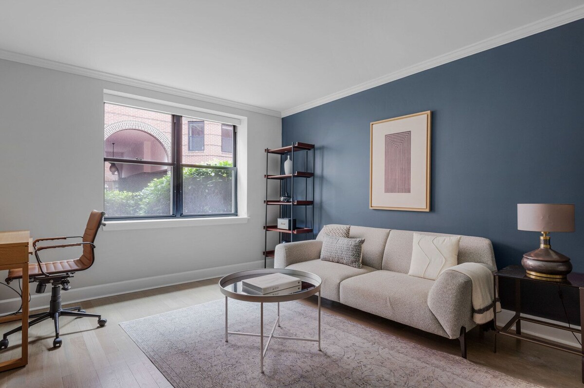 Ideal Back Bay 1BR w/ Rooftop & Gym, nr Shopping & Dining, by Blueground