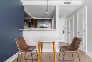 Dining - Ideal Back Bay 1BR w/ Rooftop & Gym, nr Shopping & Dining, by Blueground (Boston)