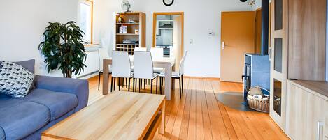 TV, fireplace, stereo