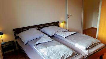 3 bedrooms, iron/ironing board, free WiFi, bed sheets