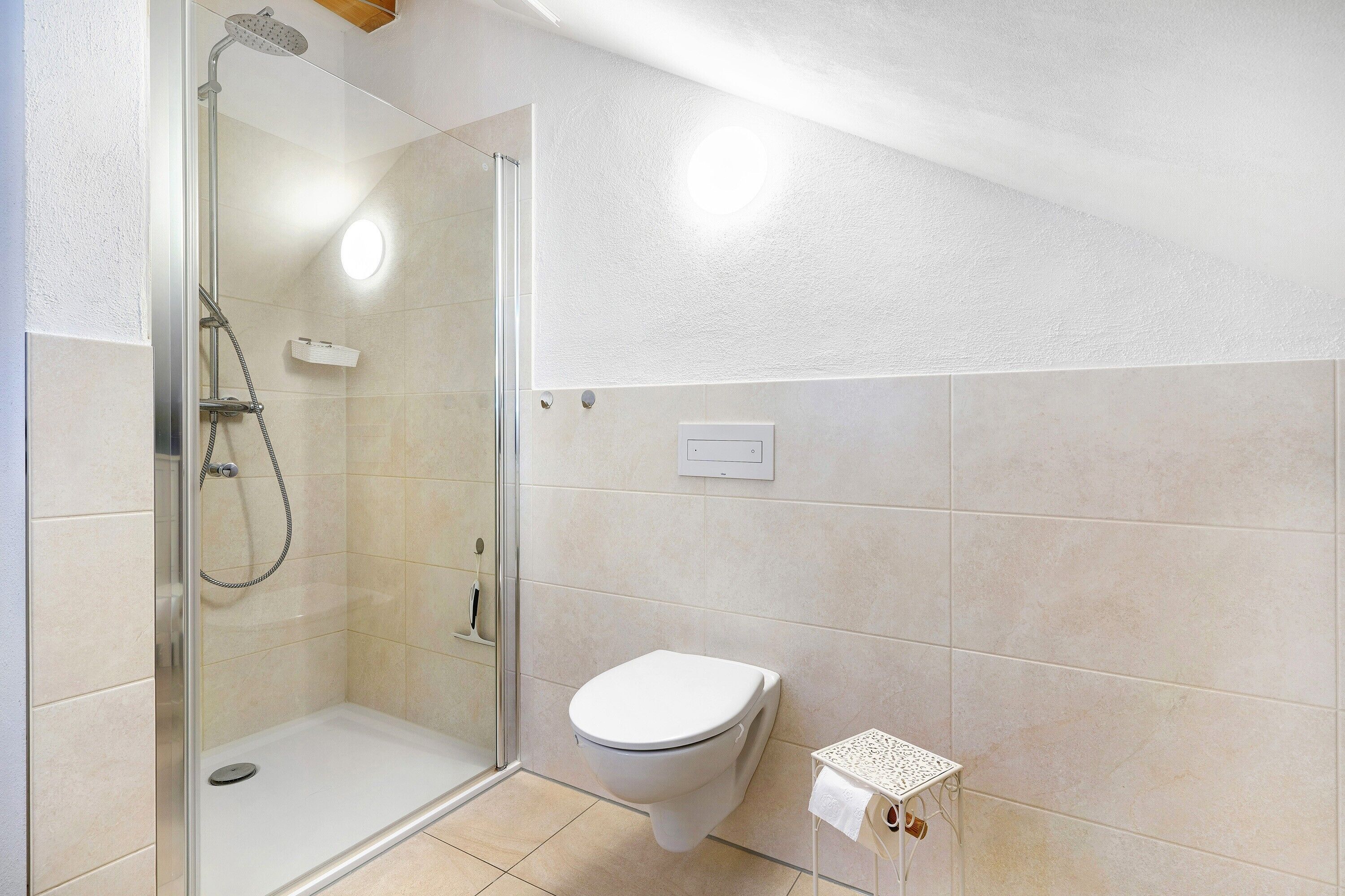Een douche, een haardroger, handdoeken