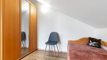 1 bedroom, free WiFi, bed sheets