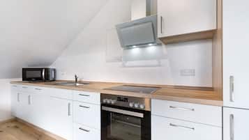 Køleskab, mikrobølgeovn, ovn, kogeplade