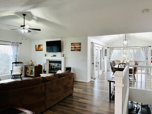 Smart-TV, peis og bøker