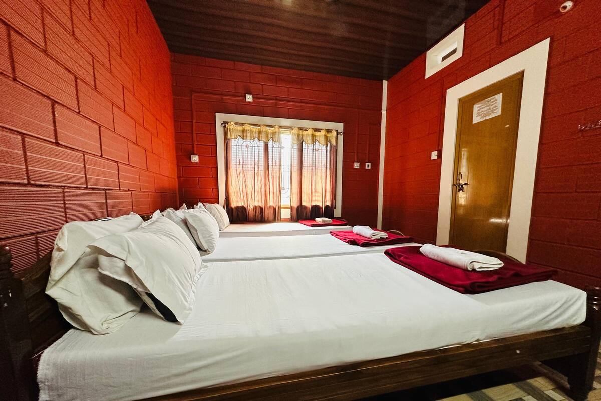 Standard Triple Room | WiFi (free)